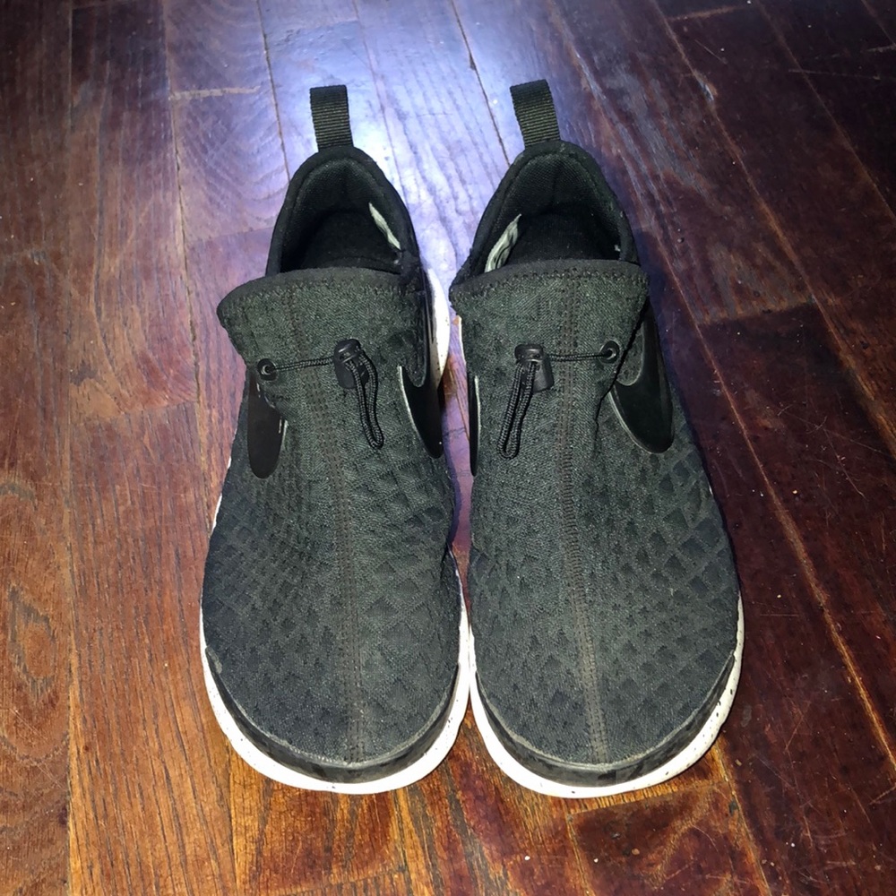 black nike sneakers!!